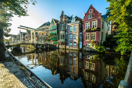 Alte Häuser am Kanal in Alkmaar