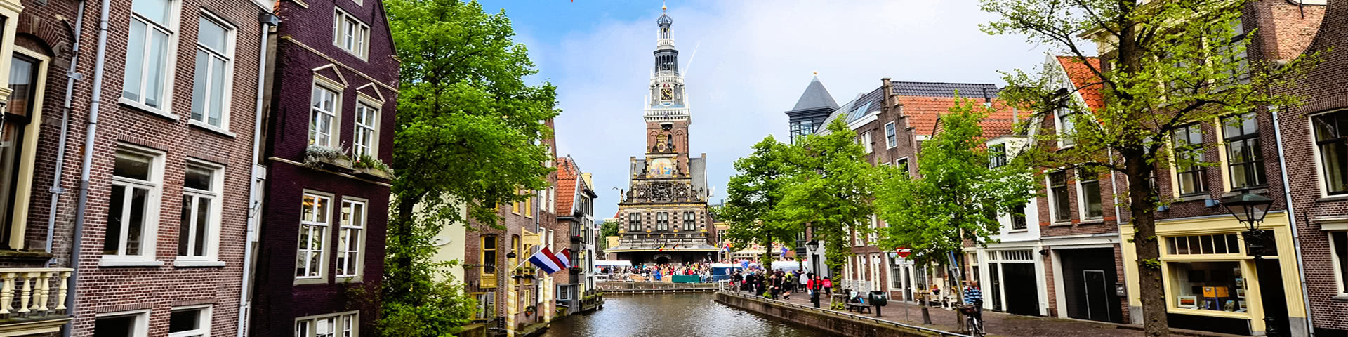 Blick vom Kanal auf die Altstadt von Alkmaar