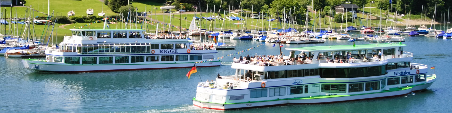 Schiffe fahren auf dem Biggesee