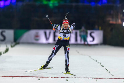 Biathlonläufer Simon Eder beim Biathlon auf Schalke