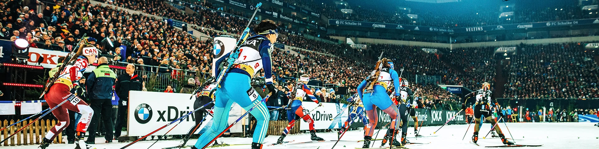 Biathlon-Läufer in Action in der Veltins-Arena