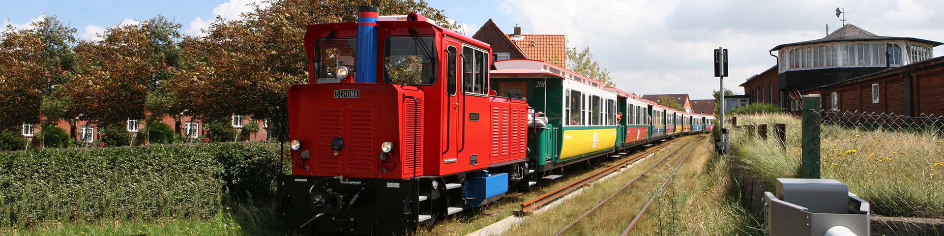 Bunte Inselbahn auf Borkum