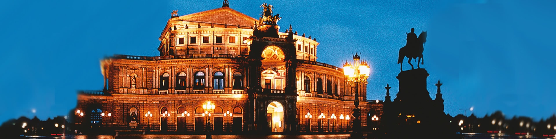 Semper-Oper in Dresden bei Nacht