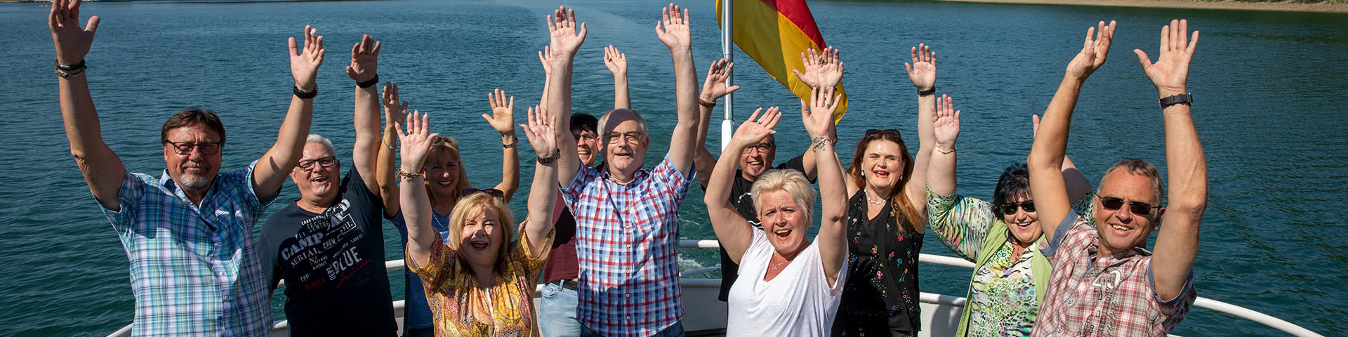 Gute Laune bei einer Schifffahrt auf dem Hennesee