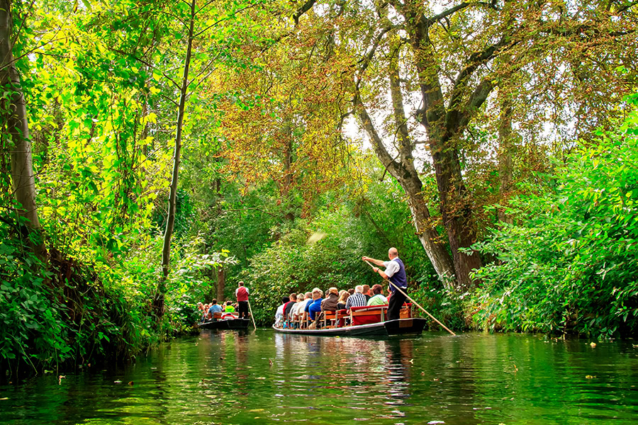 Fahrt mit dem Holzkahn durch denSpreewald in Luebben