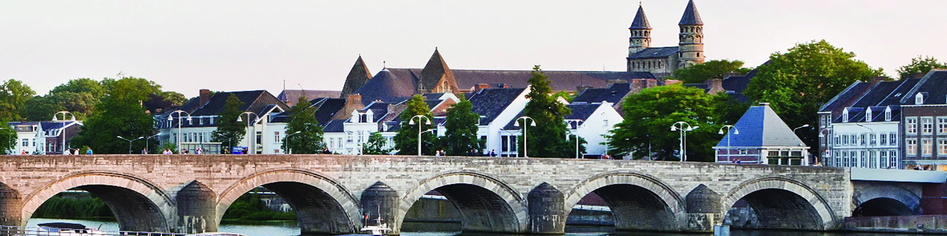 Große Brücke über die Maas in Maastricht