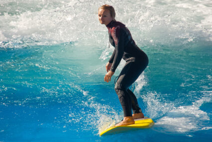 Eisbachsurferin München