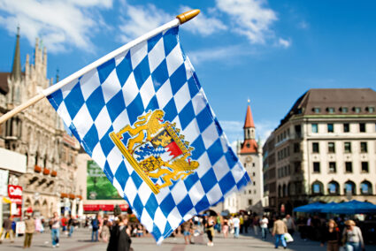 Bayrische Flagge in der Innenstadt von München