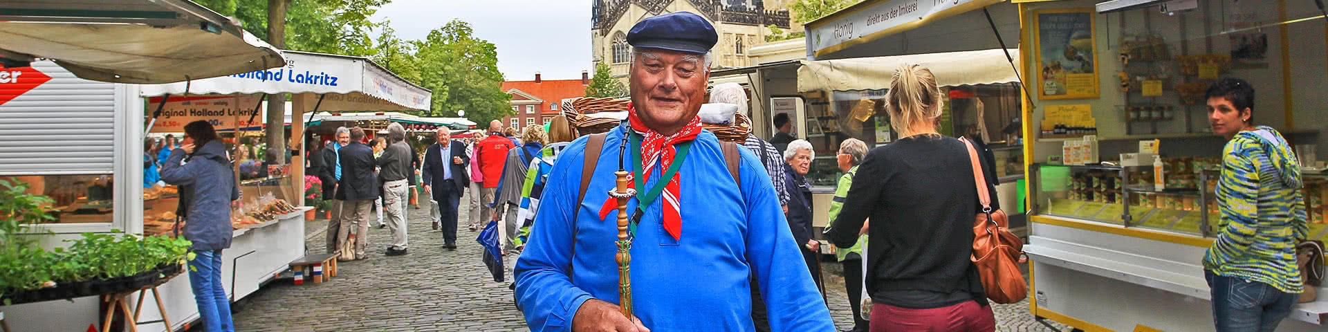 Kiepenkerl auf dem Wochenmarkt in Münster