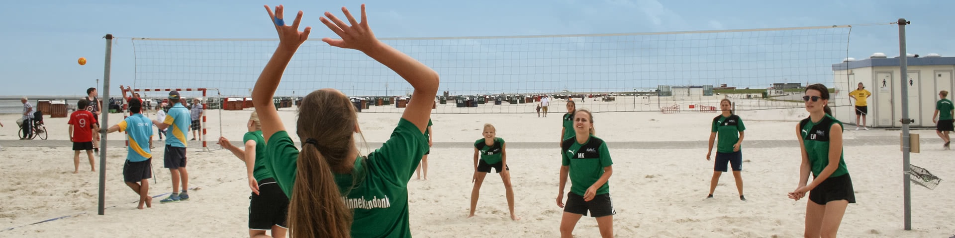 Beachvolleyball am Strand von Neuharlingersiel