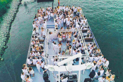 White-Party auf dem Deck eines Schiffes in Neuwied