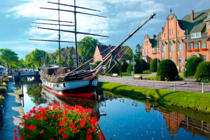 Rathaus am Kanal in Papenburg