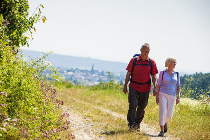 Pärchen geht wandern in Stromberg