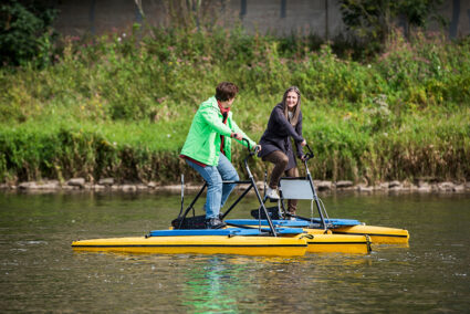 Wasserfahrrad fahren auf der Weser im Weserbergland