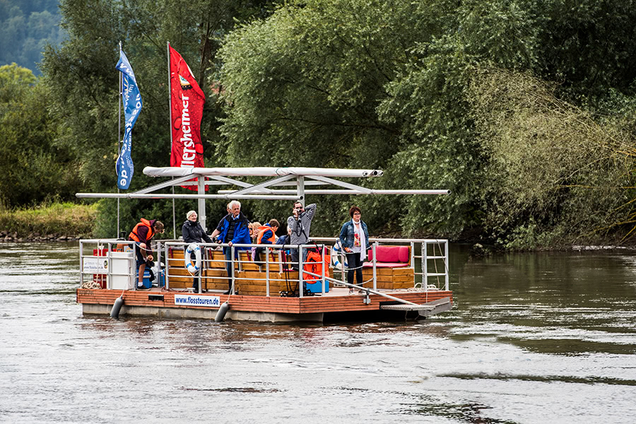 Flossafahrt auf der Weser im Weserbergland