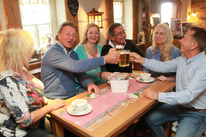 Geselligkeit im Hotel Dorf Alm in Willingen